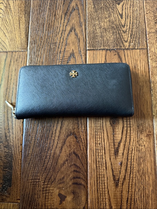 Tory Burch Handbags - Tory Burch Black Saffiano Zip Wallet with Gold Logo